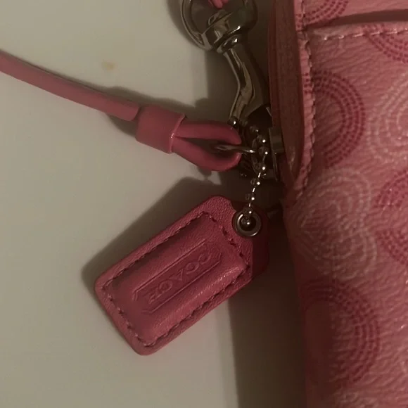 🎉LIKE NEW🎉 Pink Coach Wristlet Wallet - Picture 3 of 5